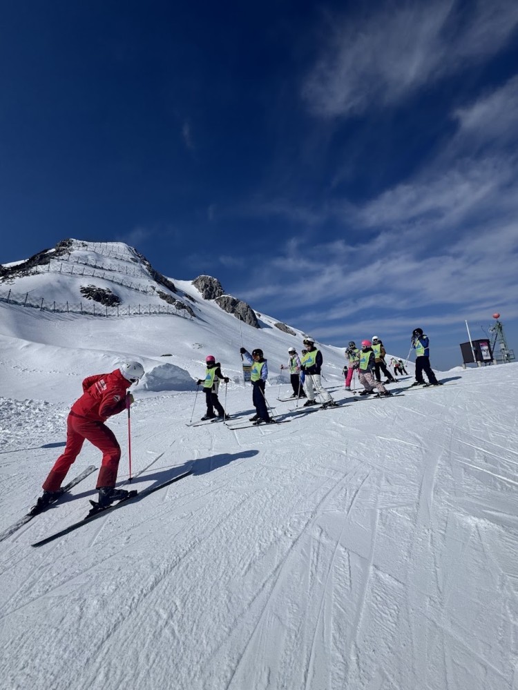 Kids op de piste tijdens Snow Kickx
